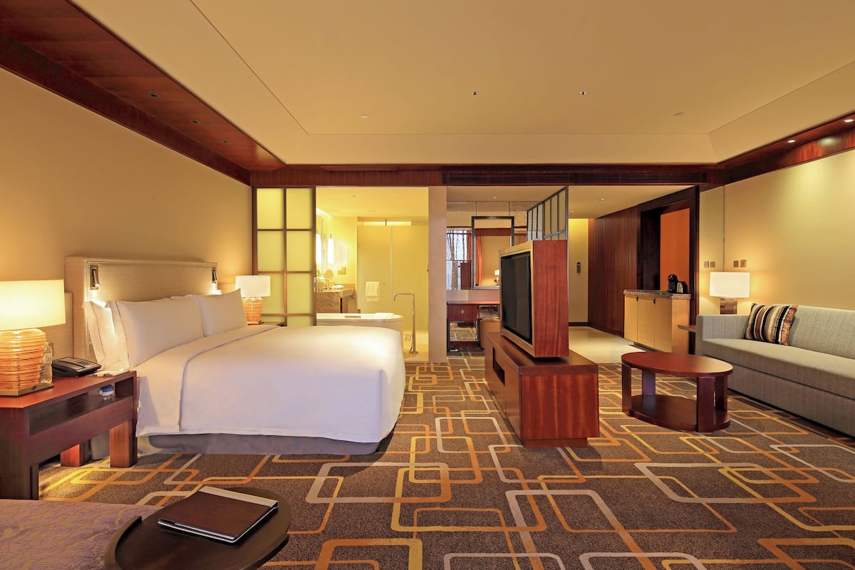 Rom – premium, 1 kingsize-seng | Sengetøy av topp kvalitet, safe på rommet og skrivebord