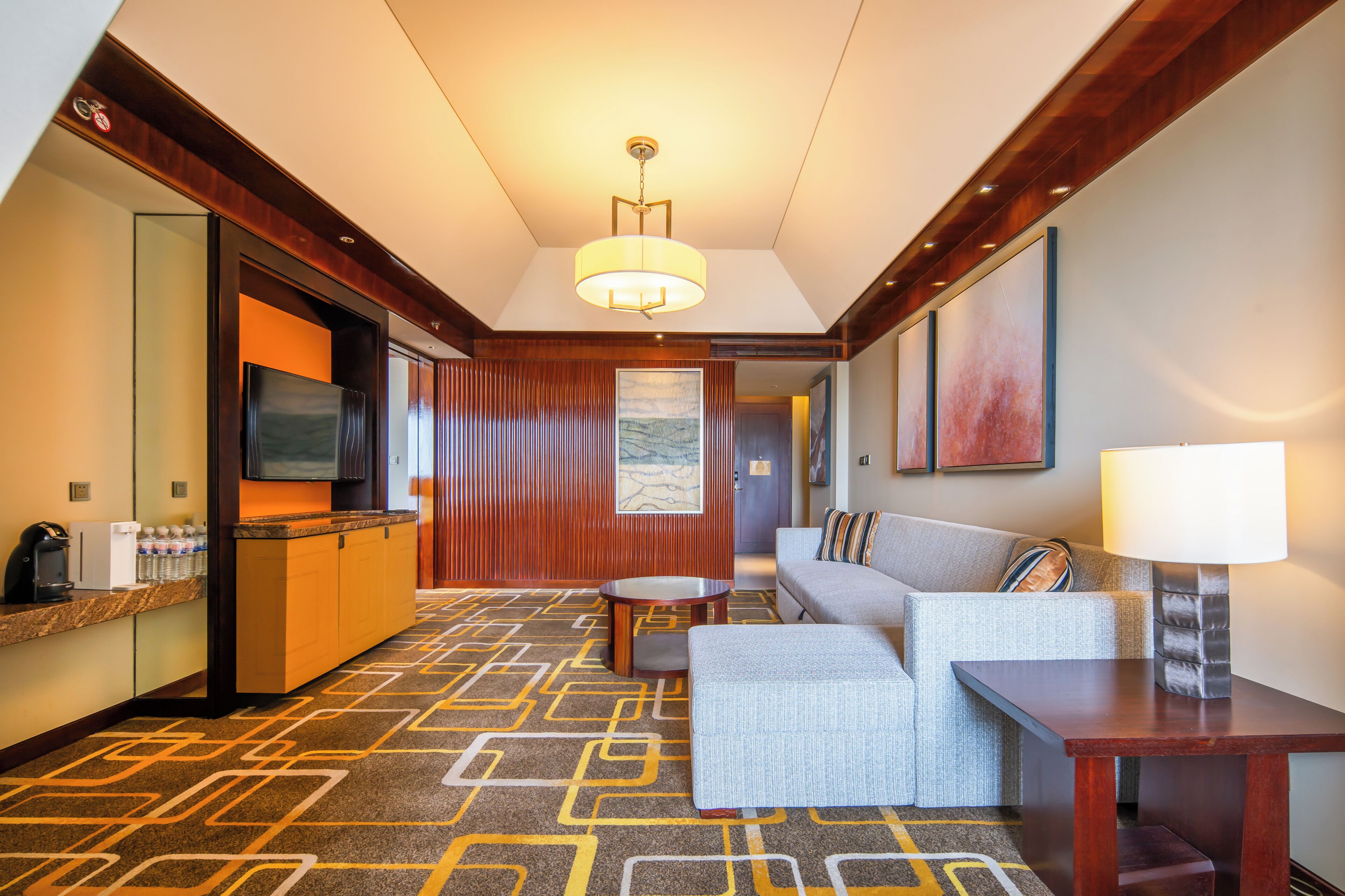 KING ONE BEDROOM OCEAN VIEW SUITE WITH LOUNGE ACCESS