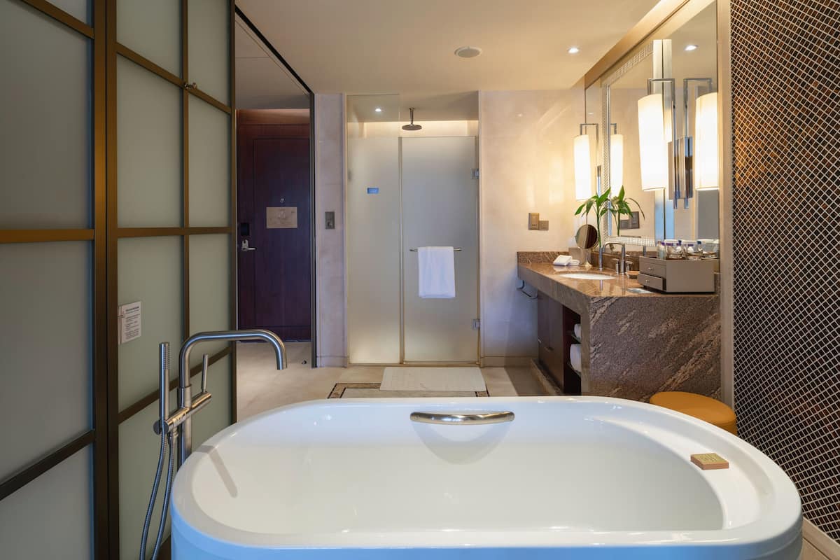 Premium bedding, in-room safe, desk, laptop workspace