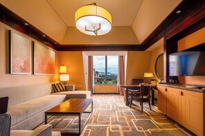 KING ONE BEDROOM SUITE WITH LOUNGE ACCESS