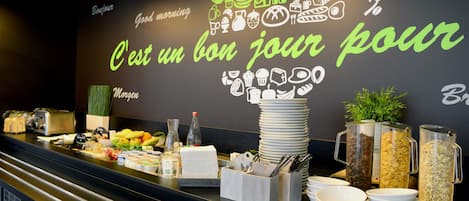 Tägliches Frühstücksbuffet (14.9 EUR pro Person)