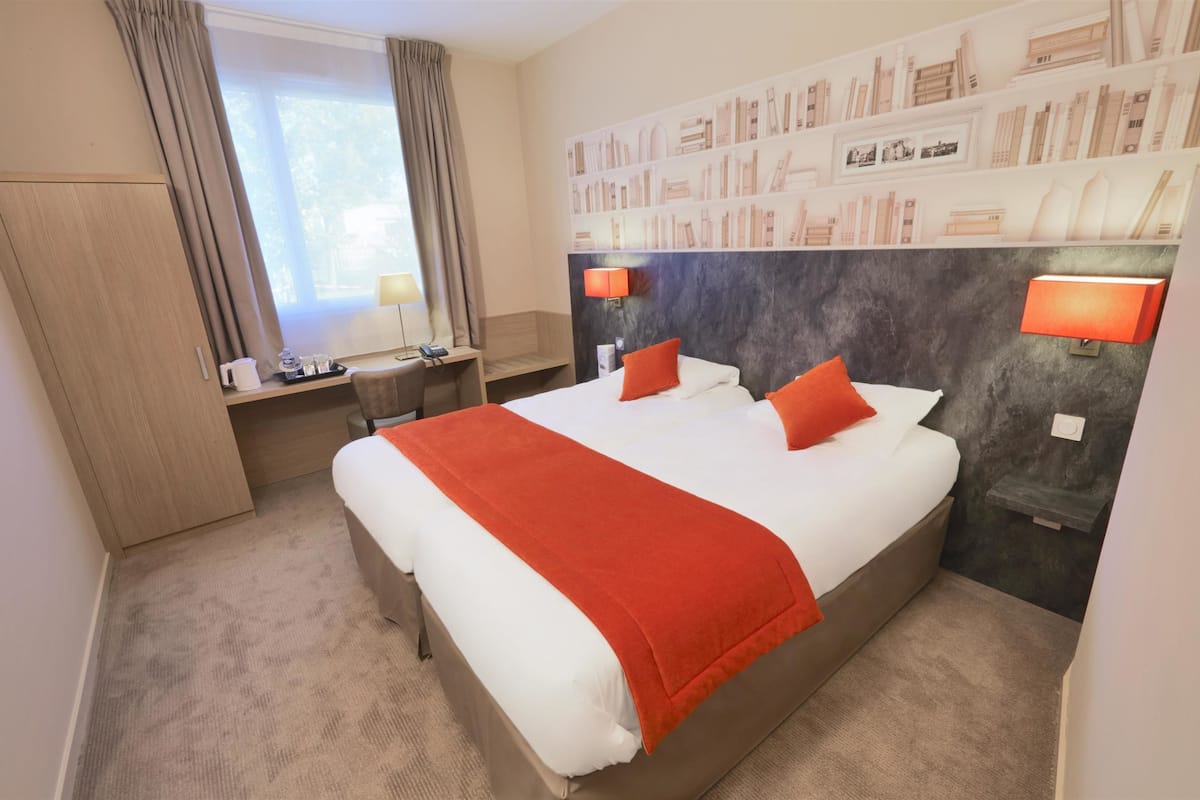 in-room safe, individually furnished, desk, laptop workspace