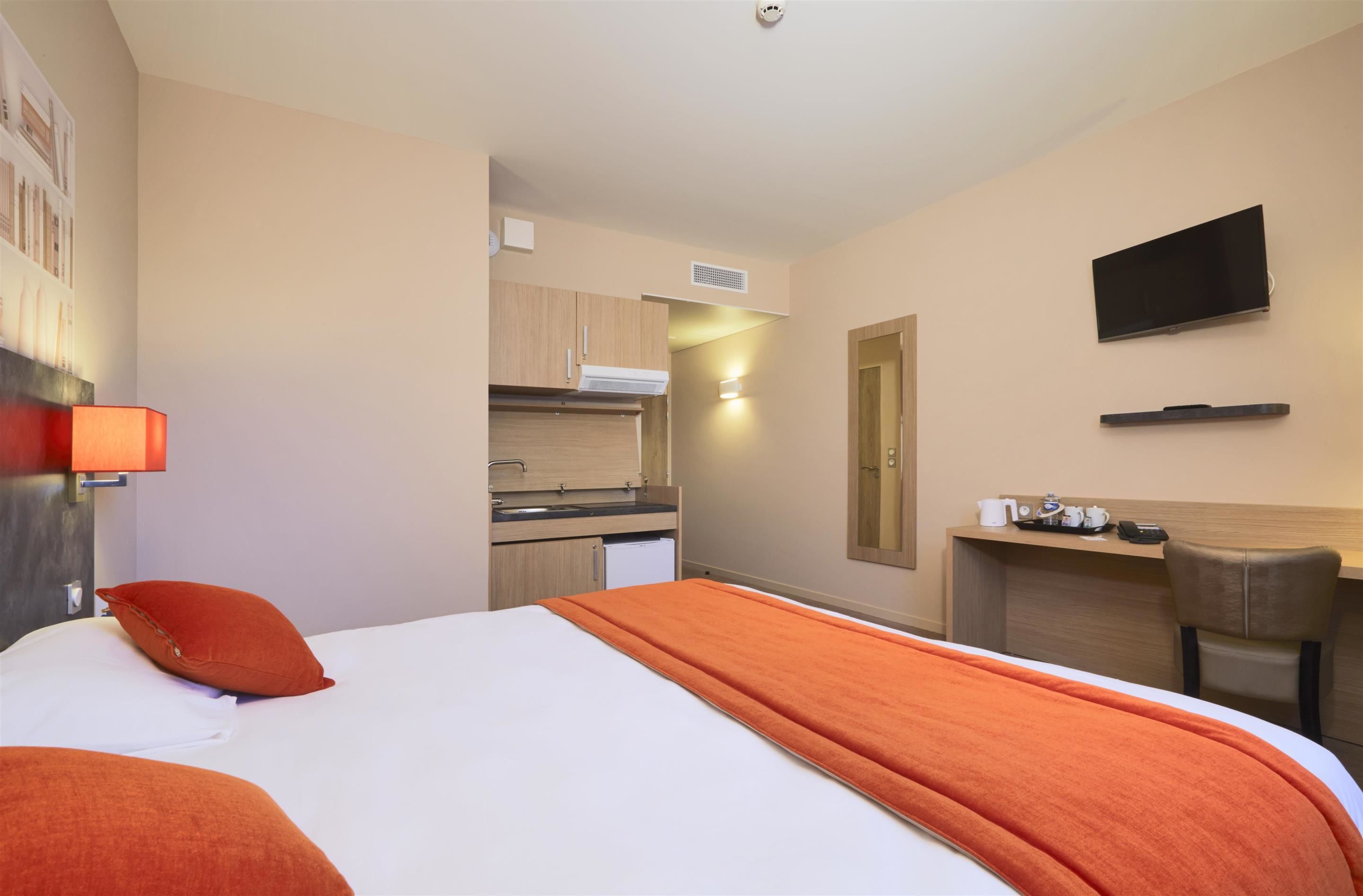superior room, 1 double bed | in-room safe, individually furnished, desk, laptop workspace