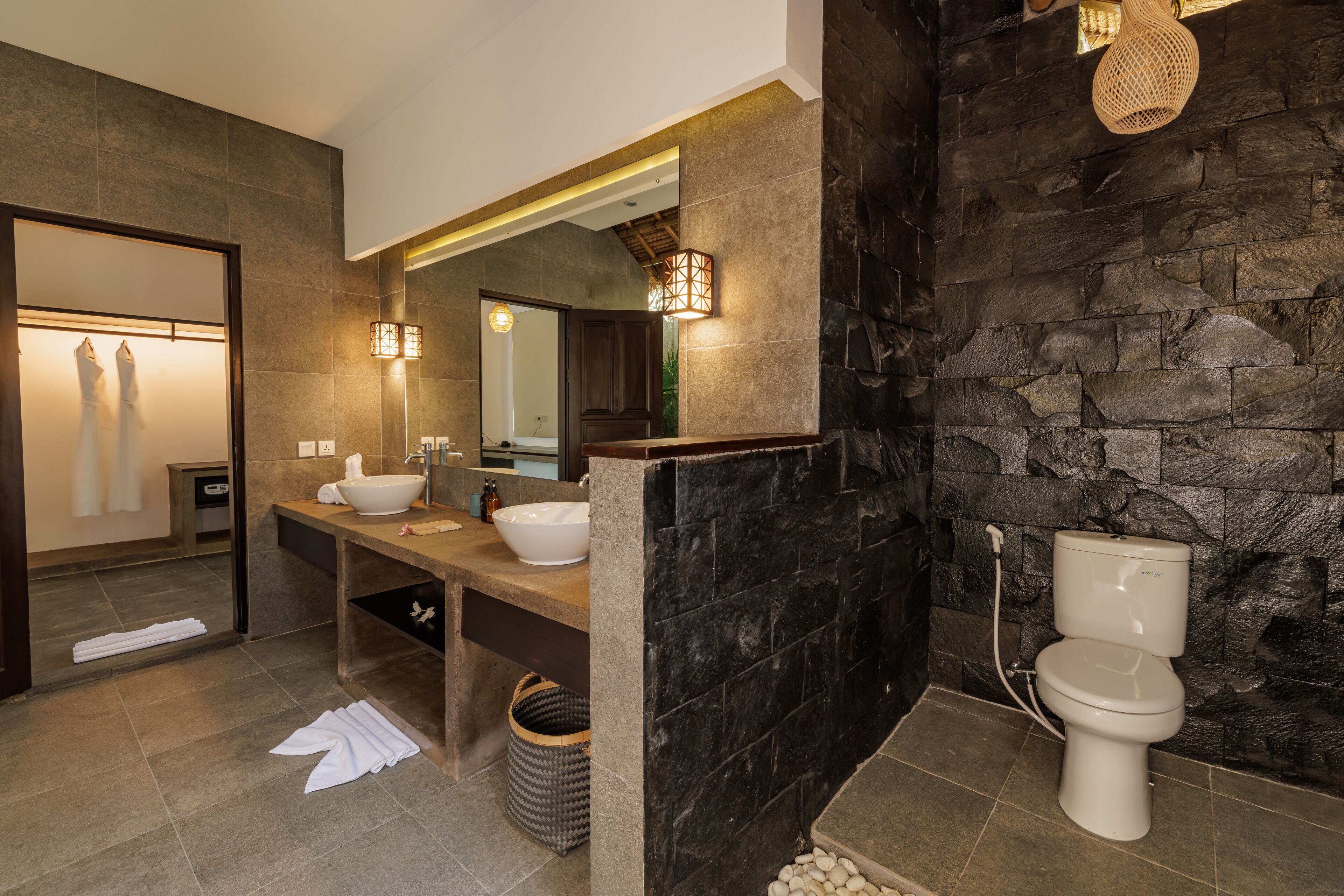 dedari villa | bathroom | free toiletries, hair dryer, bathrobes, slippers