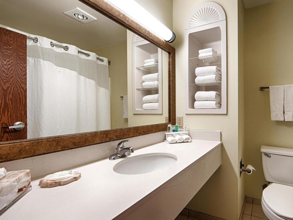Bathroom | Free toiletries, hair dryer, towels, soap