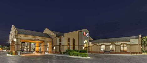 A Best Western hotel with a large parking lot and a well-lit entrance.