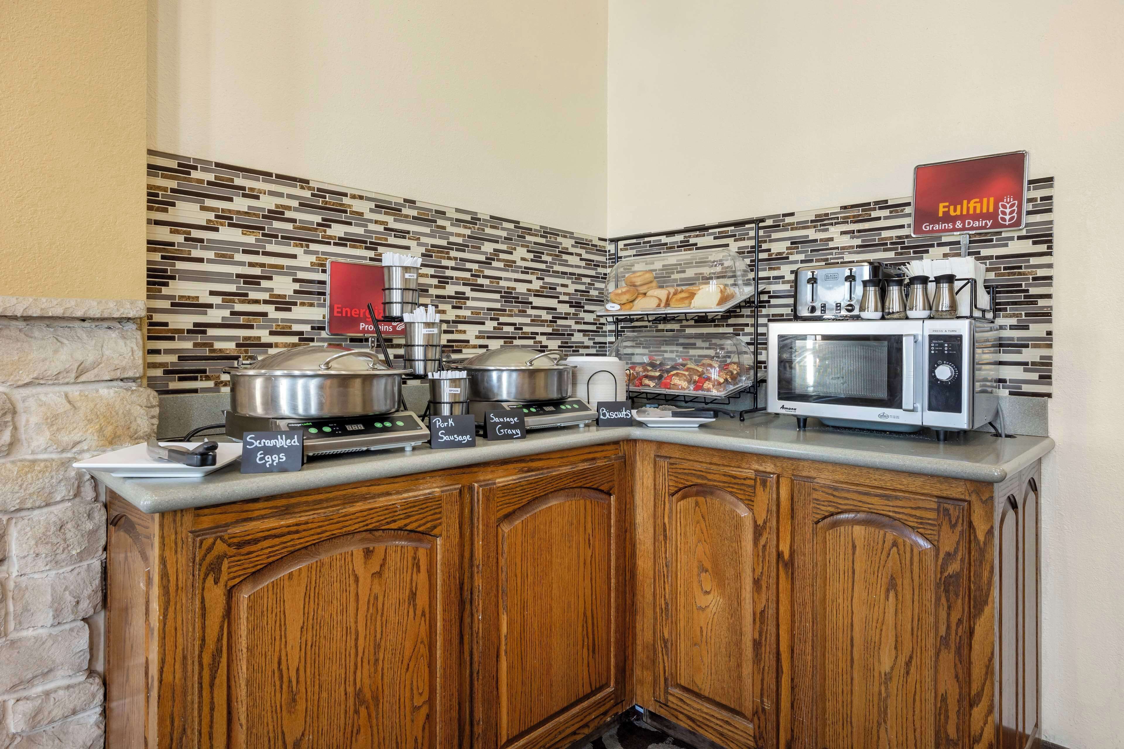 free daily full breakfast