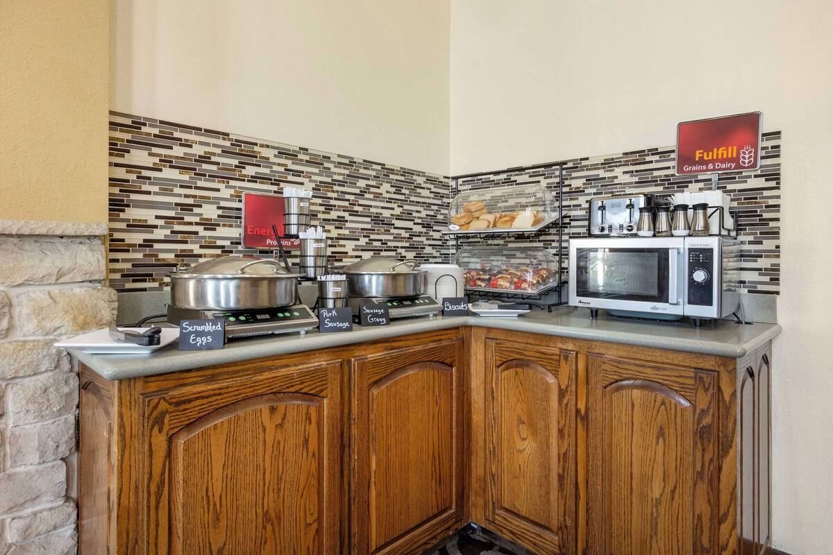 free daily full breakfast