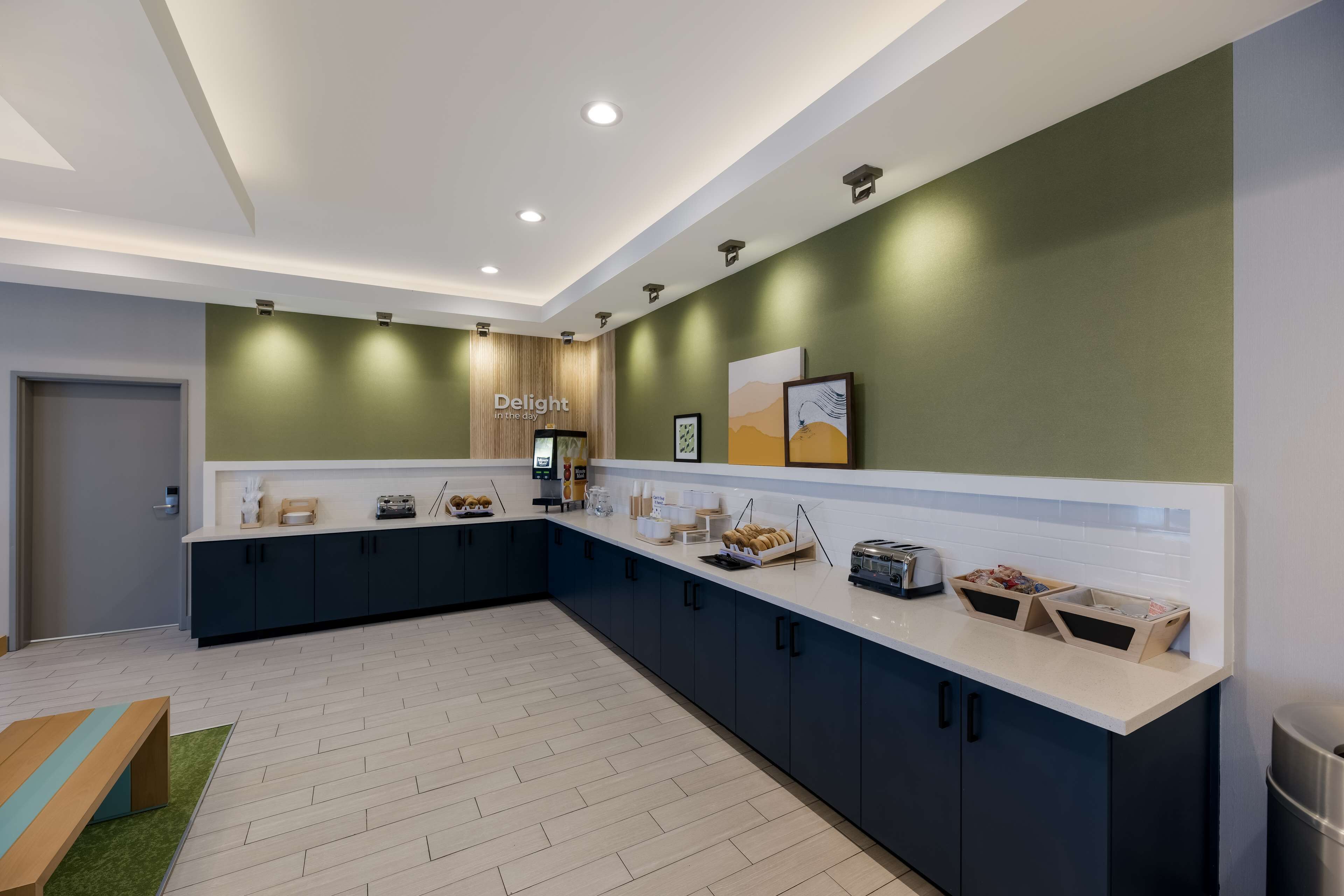 free daily self-service breakfast