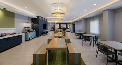 Spark by Hilton Midland South