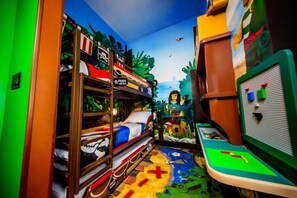 Internet, alarm clocks - Legoland Hotel (Winter Haven)