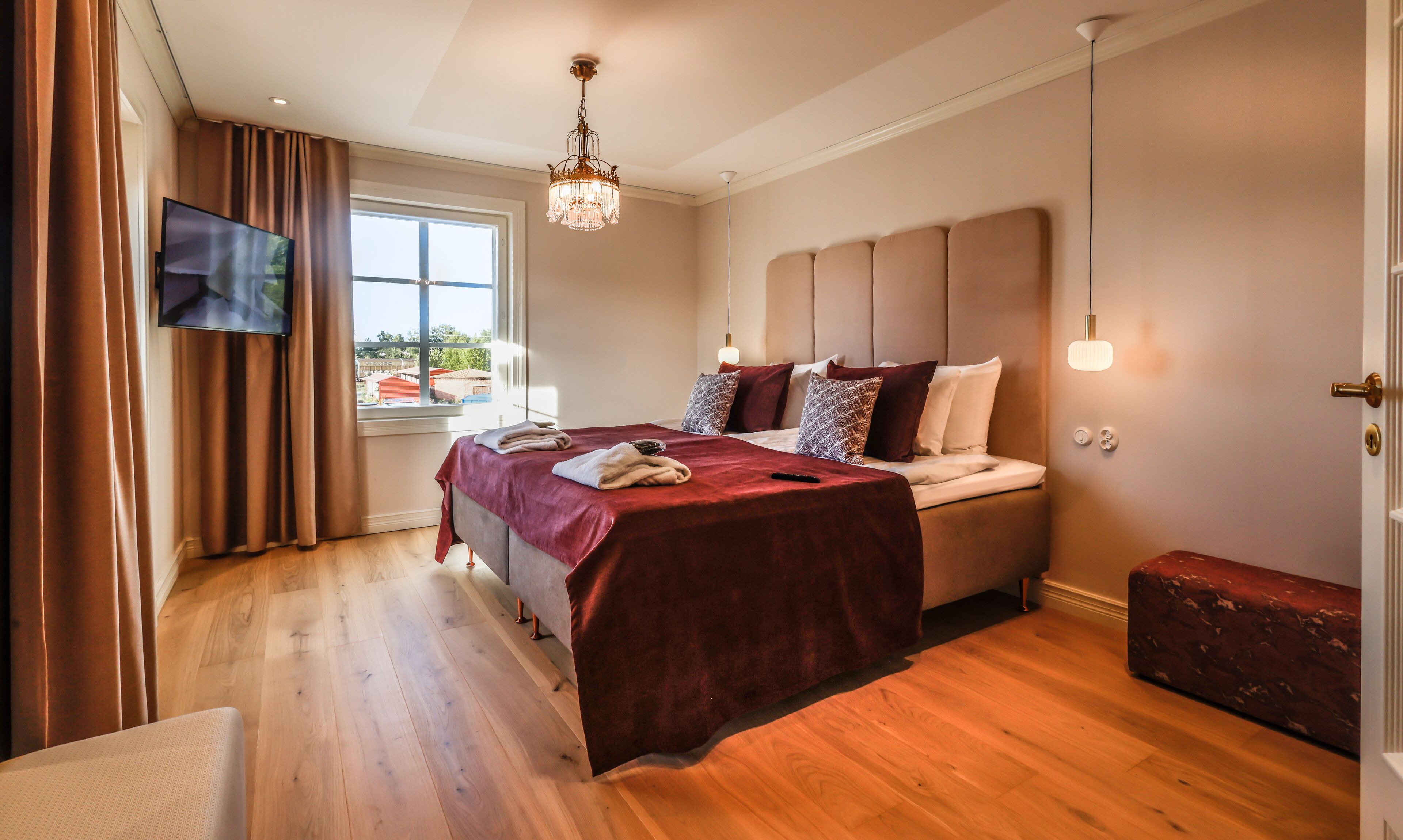 Premium Suite | Premium bedding, individually decorated, individually furnished, desk