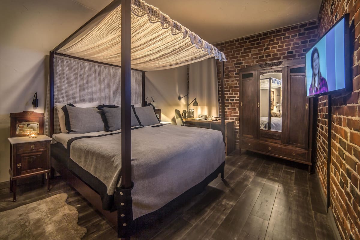 luxury suite, 1 king bed | 1 bedroom, premium bedding, individually decorated