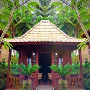 Cottage | 1 chambre, minibar, coffres-forts dans les chambres