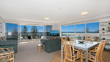 Aircon Apartment, 3 Bedroom, Ocean View | Living area