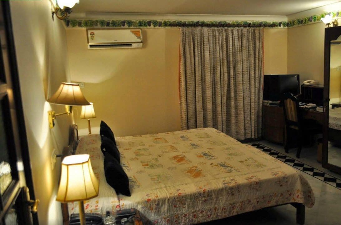 double room | premium bedding, minibar, individually decorated, individually furnished