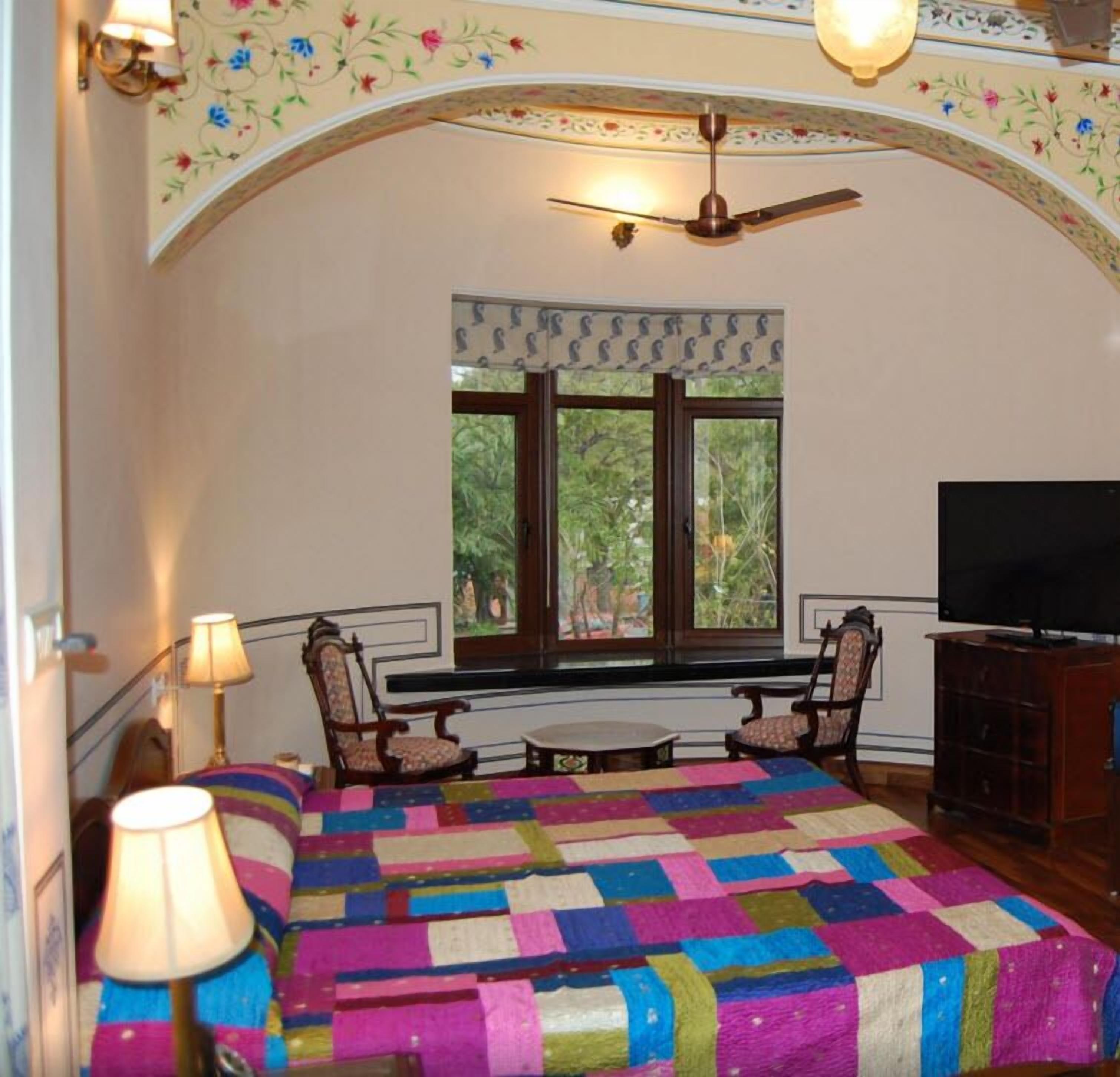 suite, 1 bedroom | premium bedding, minibar, individually decorated, individually furnished