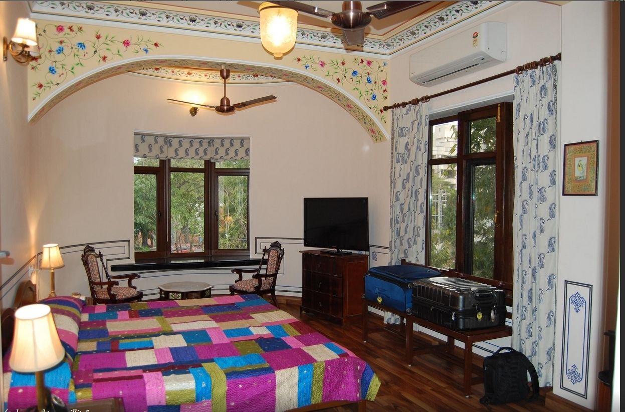 suite, 1 bedroom | premium bedding, minibar, individually decorated, individually furnished