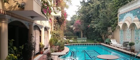 Außenpool, Liegestühle