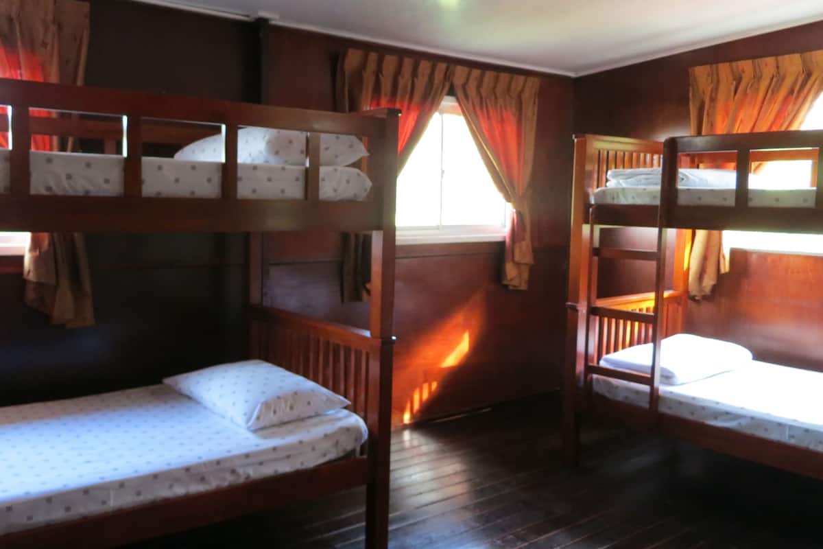 Chalet, 3 slaapkamers, balkon, uitzicht op bergen | 1 slaapkamer, beddengoed