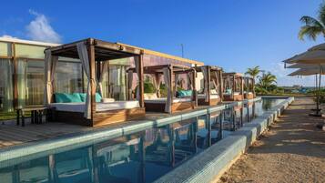 Playa privada en los alrededores, camas de playa gratis