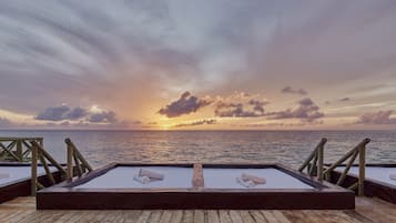 私人海灘、免費海灘小屋、躺椅、太陽傘