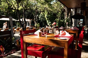 Café da manhã feito na hora grátis todos os dias