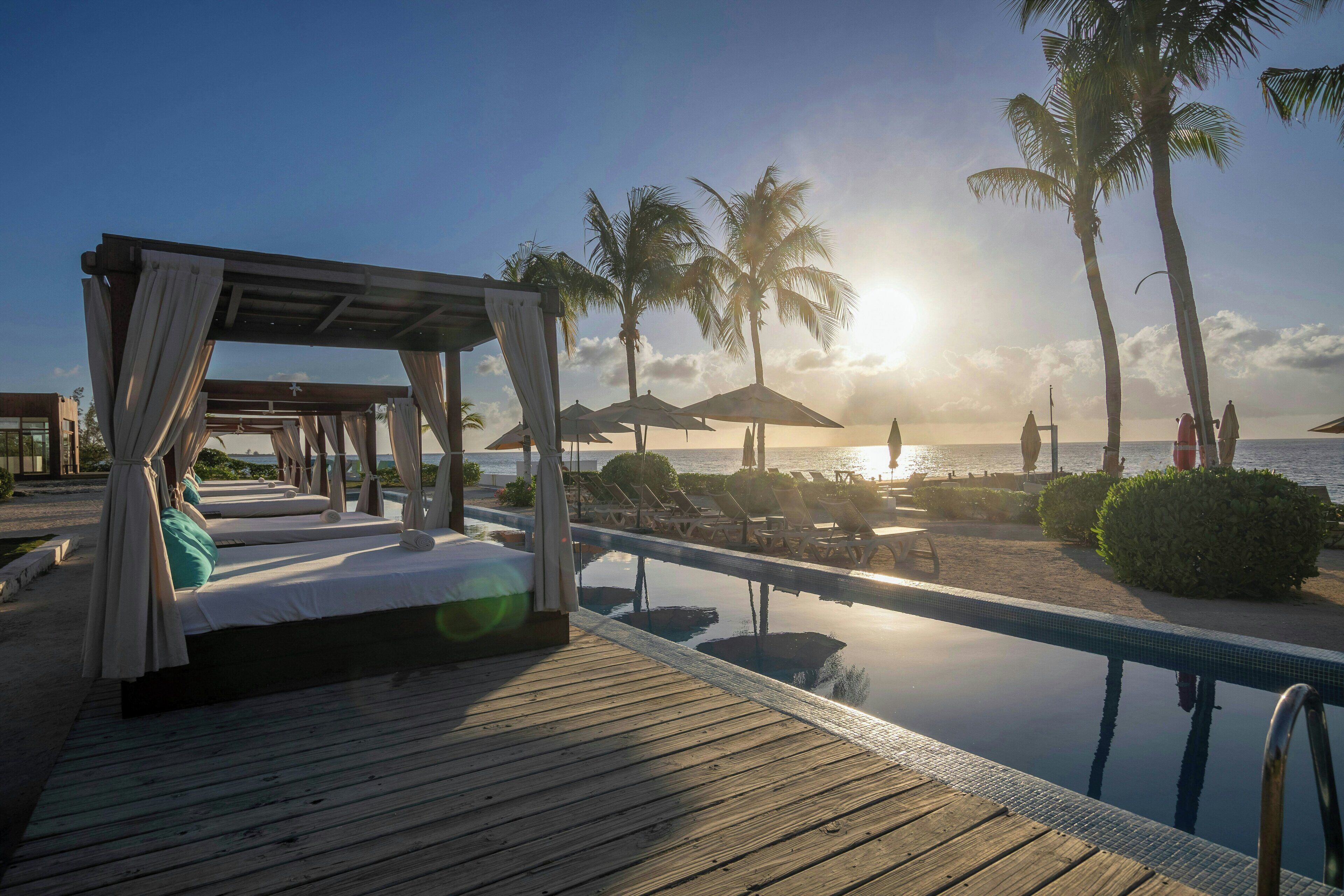 Playa privada en los alrededores, camas de playa gratuitas y camastros 