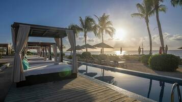Playa privada en los alrededores, camas de playa gratuitas y camastros