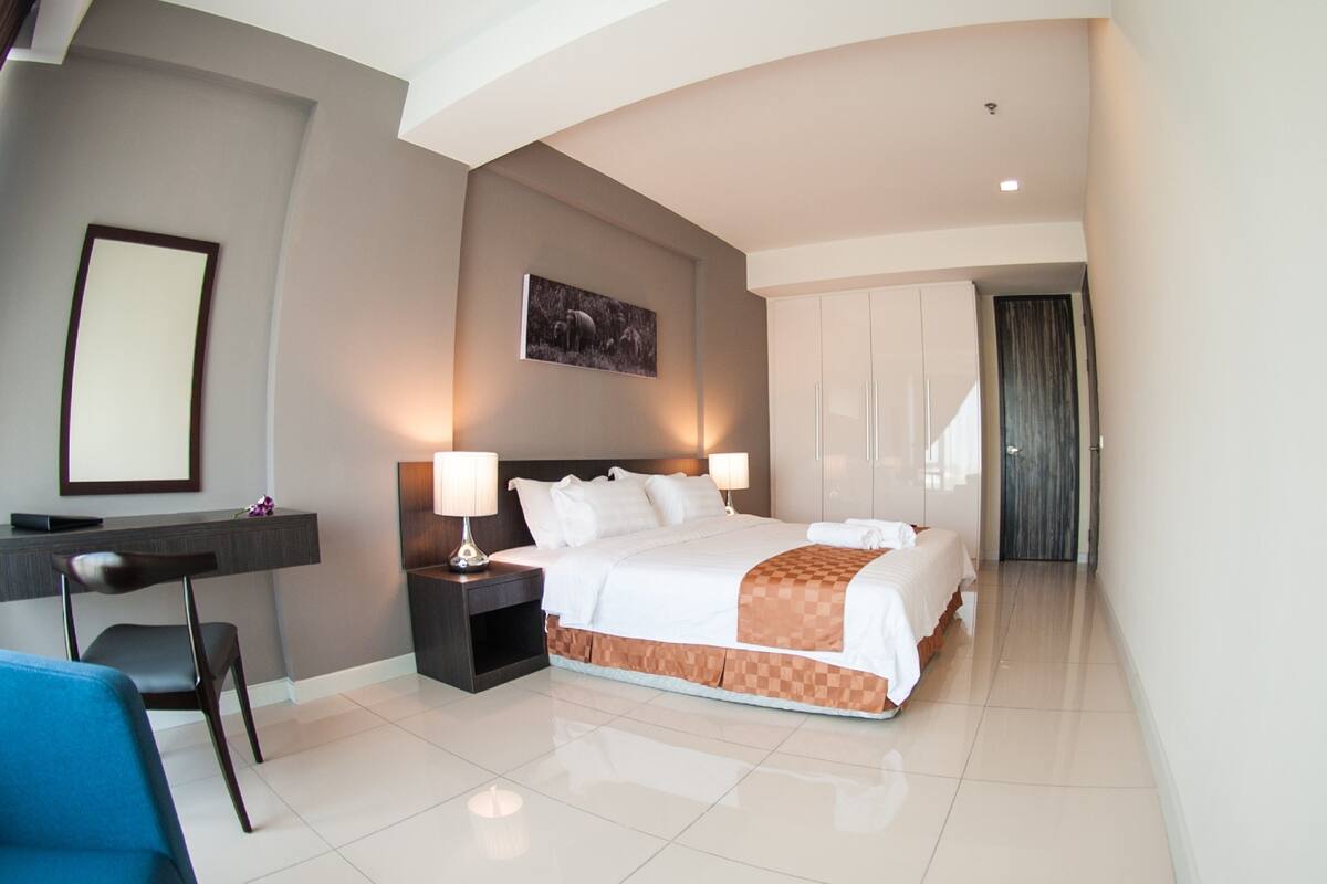 Executive-Suite, 2 Schlafzimmer | Zimmersafe, Schreibtisch, Bügeleisen/Bügelbrett, Zustellbetten