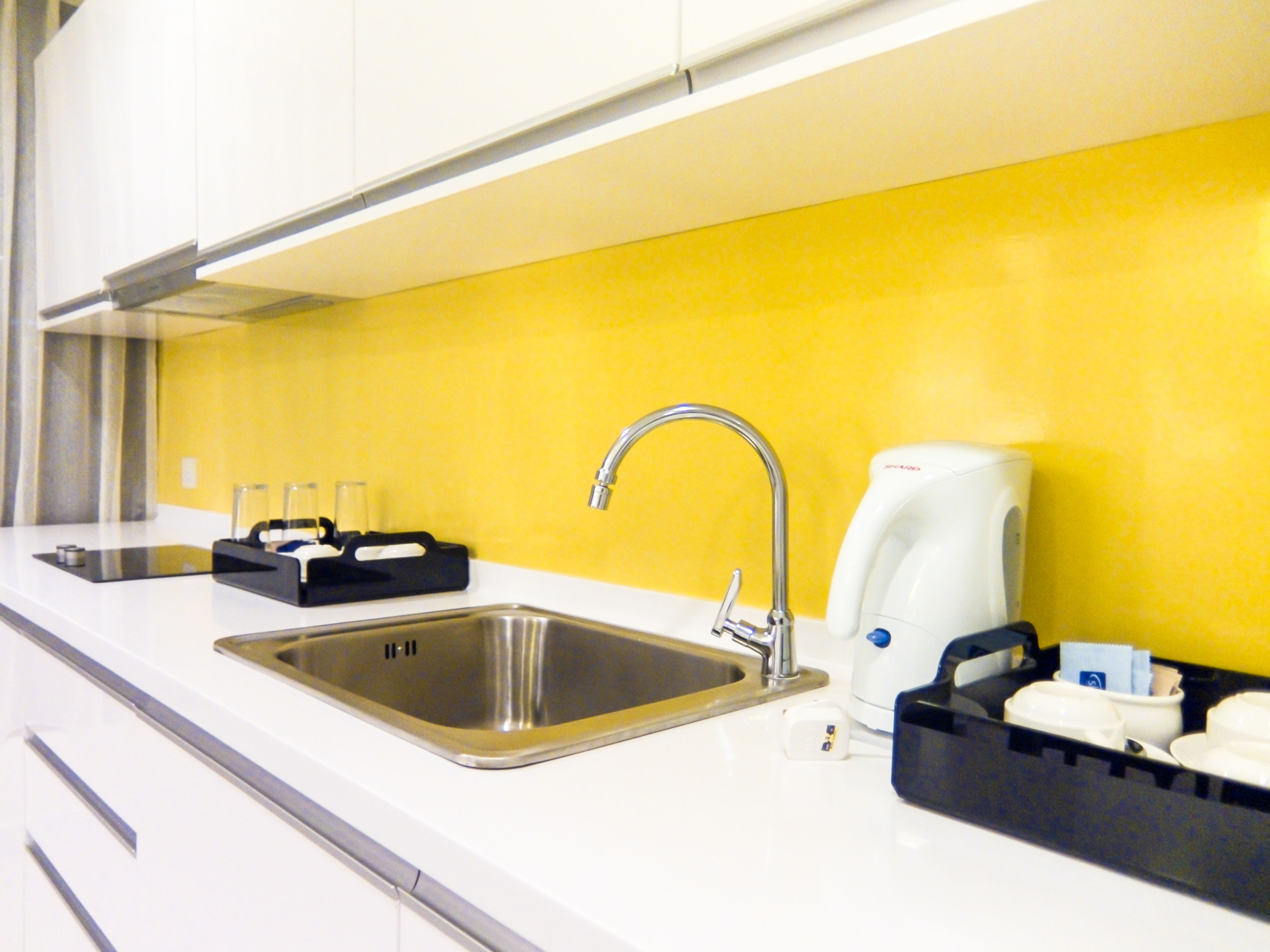 executive suite, 2 bedrooms | private kitchen | fridge, electric kettle, cookware/dishes/utensils