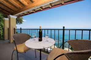 Ático panorámico, terraza, vistas al mar | Balcón