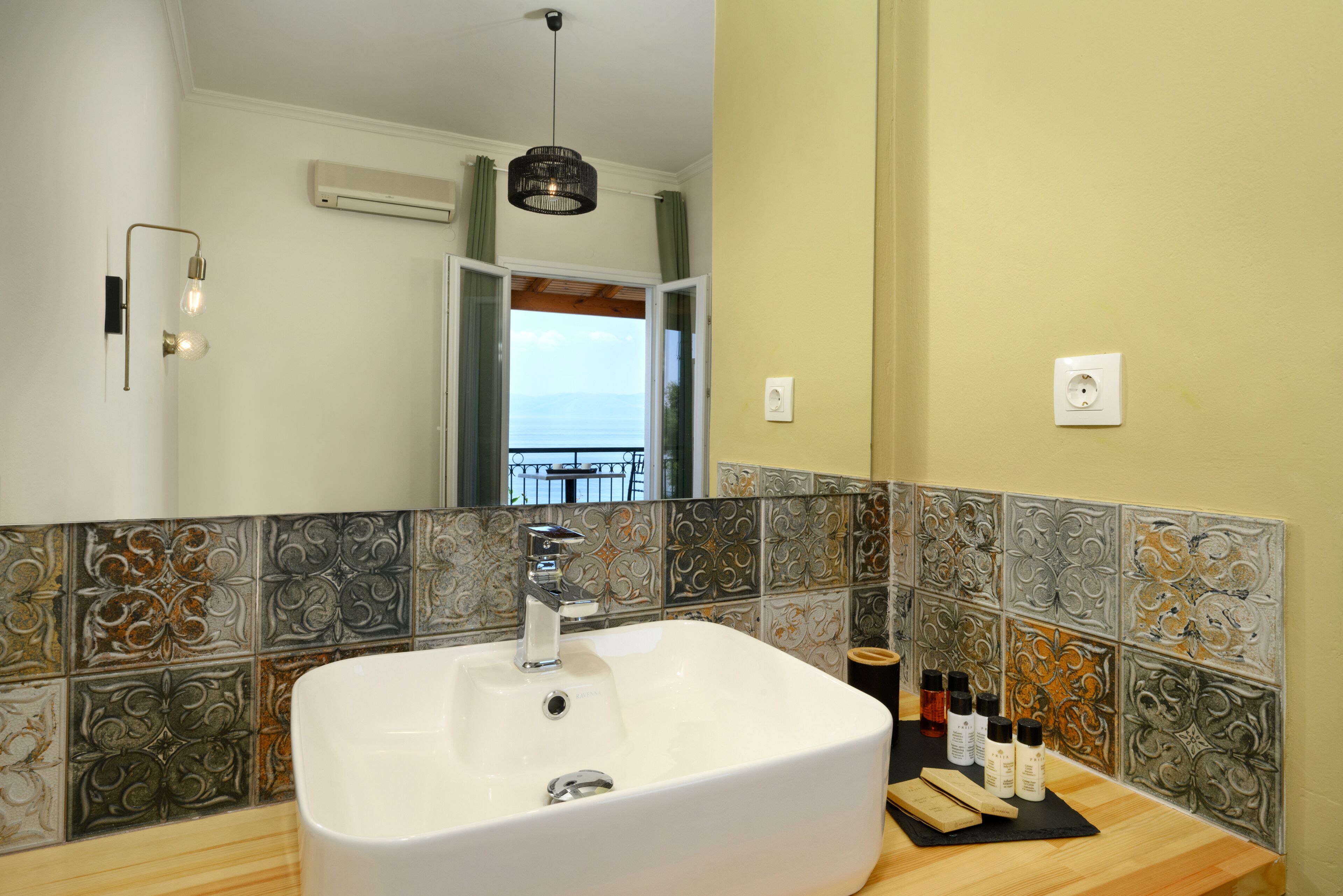 Photo - Batelo - Adults Only