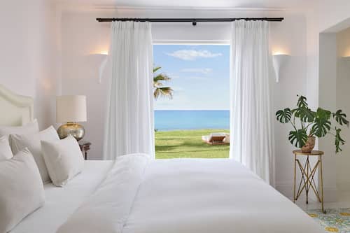 2 Bedroom Beach Villa Seafront | Minibar, coffre-fort, décor unique, rideaux d’obscurcissement