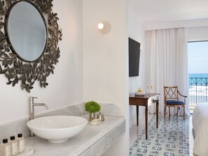 3 Bedroom Beach Villa Private Pool | Badeværelse | Bruser, gratis toiletartikler, hårtørrer, badekåber