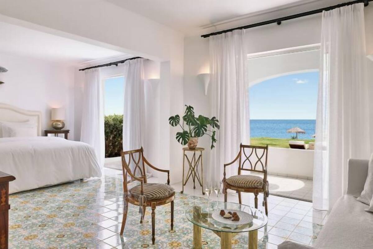 1 kamar tidur, minibar, brankas, dan didekorasi berbeda-beda