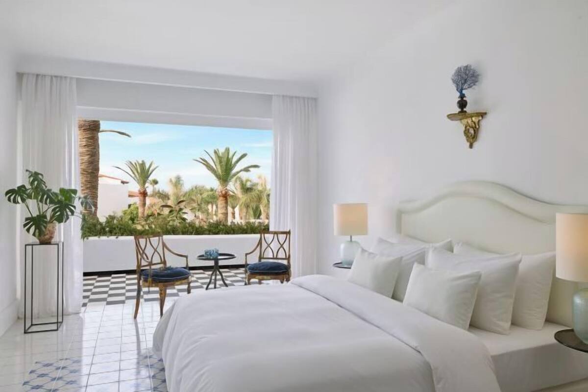 1 kamar tidur, minibar, brankas, dan didekorasi berbeda-beda