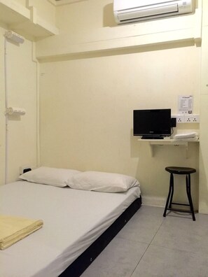 标准双人房（单人入住）, 1 张大床, 公共浴室 | 免费 WiFi