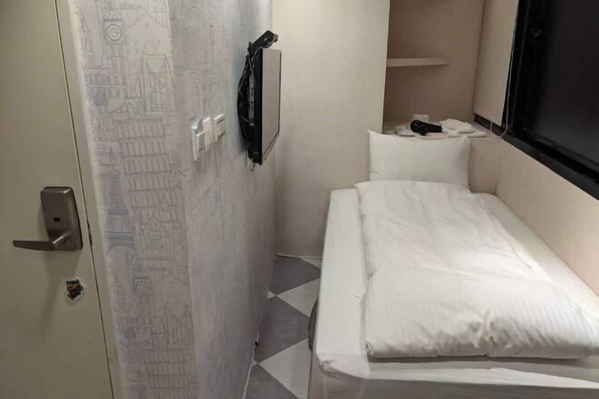 Edredón, cortinas blackout, insonorización y wifi gratis