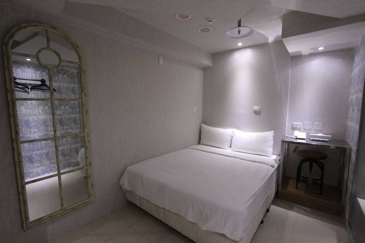 Down duvets, blackout curtains, soundproofing, free WiFi