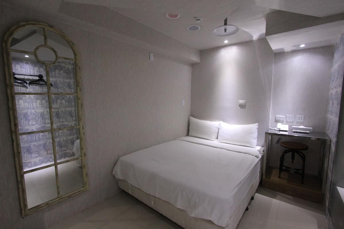 Cubrecamas, cortinas blackout, sistema de insonorización y wifi gratis