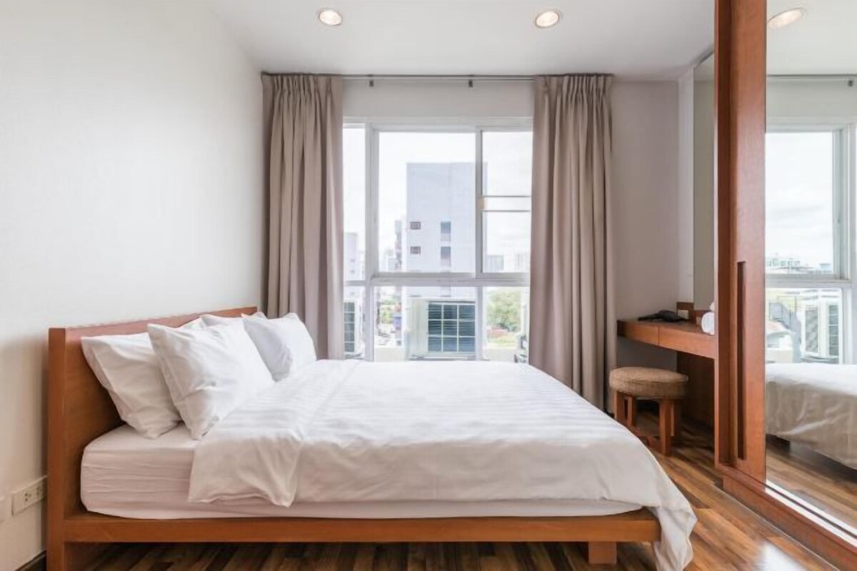 In-room safe, desk, iron/ironing board (on request)