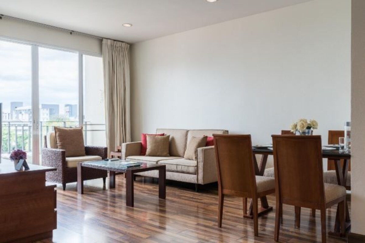 Living area | 42-inch TV with digital channels