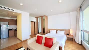 1 habitación, caja de seguridad en la habitación y escritorio