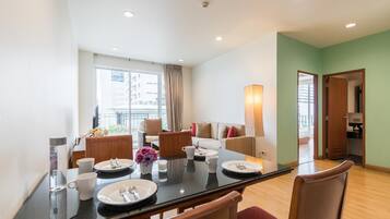 Apartment, 2 Bedrooms, Non Smoking | Living area | 42-inch TV with digital channels
