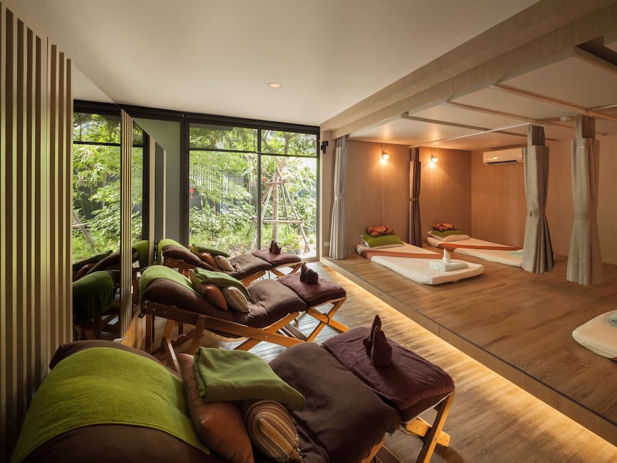 Aromaterapi, thailandsk massasje, kroppsskrubb og massasje