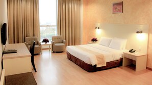 Deluxe King Room | Premium bedding, in-room safe, desk, soundproofing - Kingston Hotel 15 @ Ipoh (Ipoh)