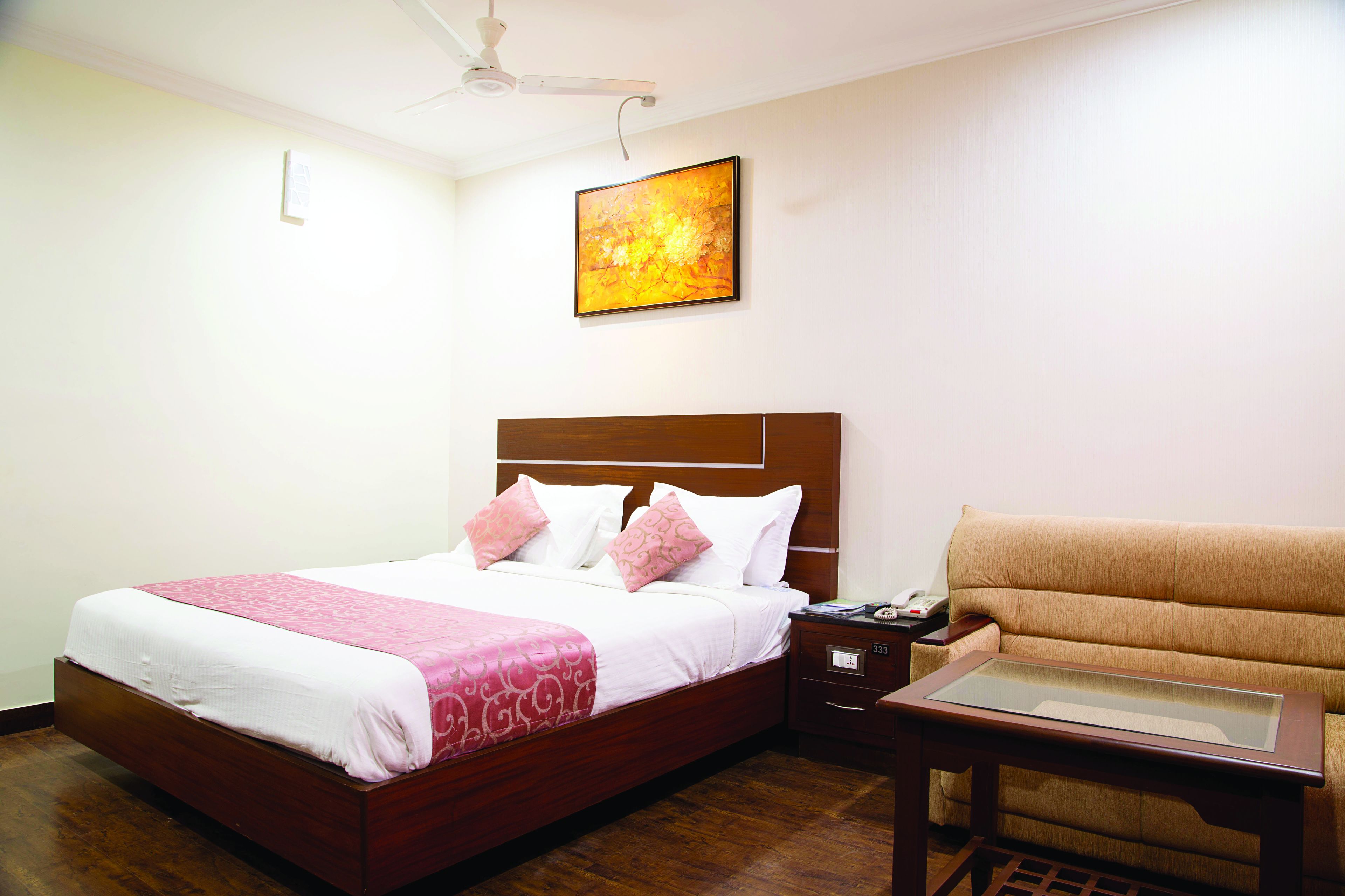 deluxe double or twin room | 1 bedroom, premium bedding, minibar, in-room safe