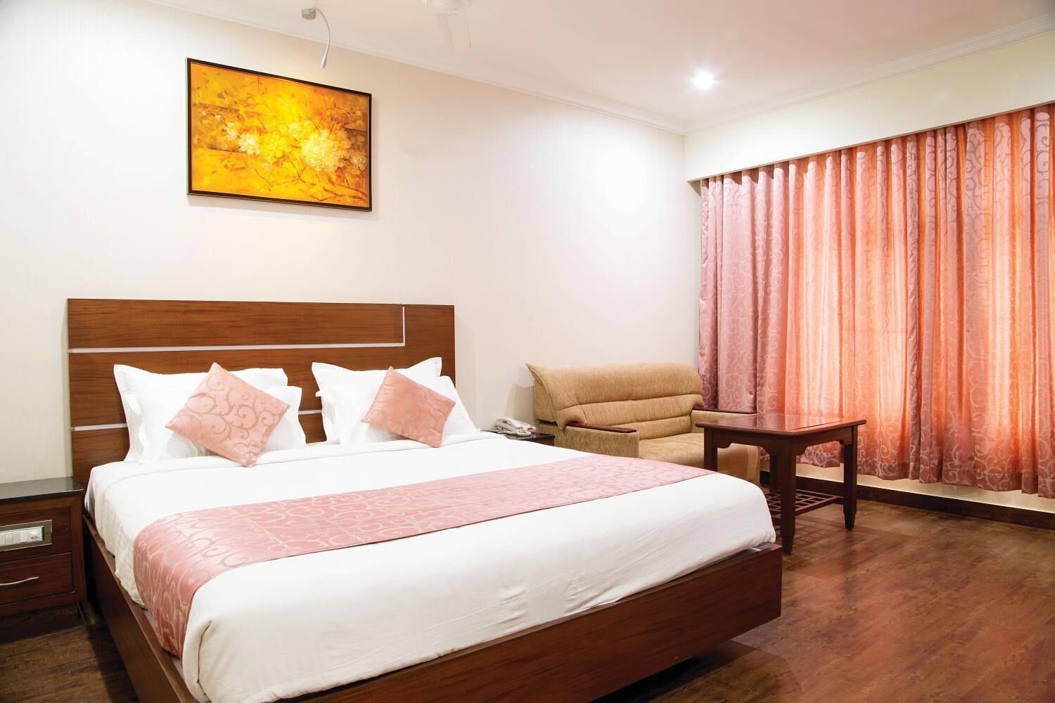 1 bedroom, premium bedding, minibar, in-room safe