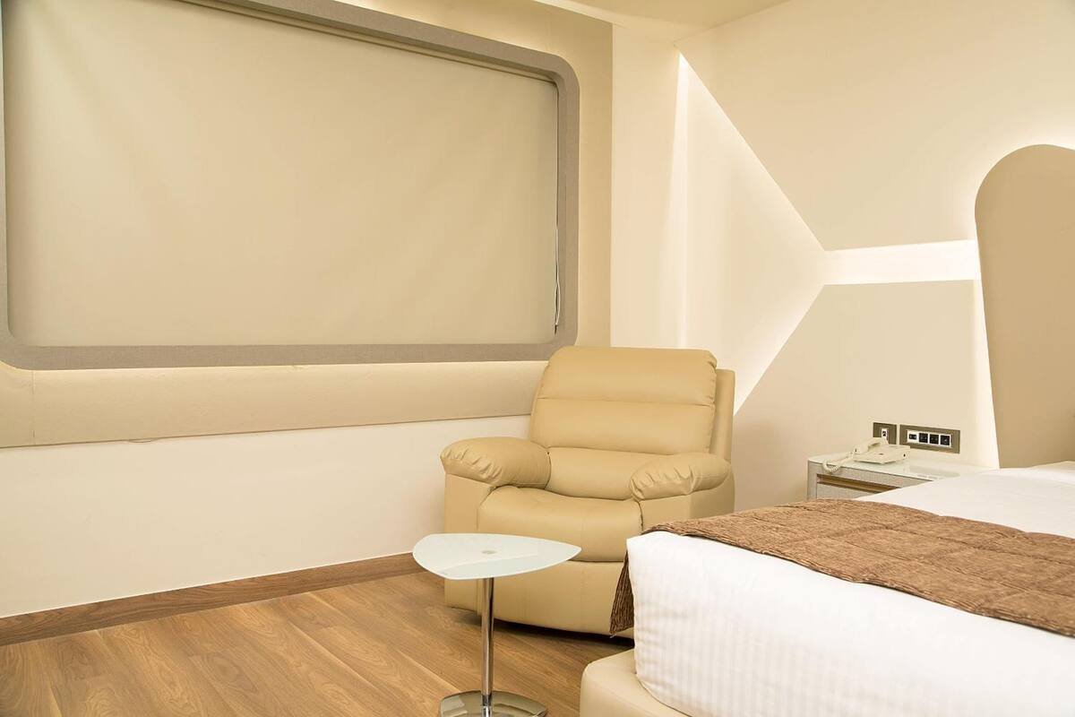 1 bedroom, premium bedding, minibar, in-room safe